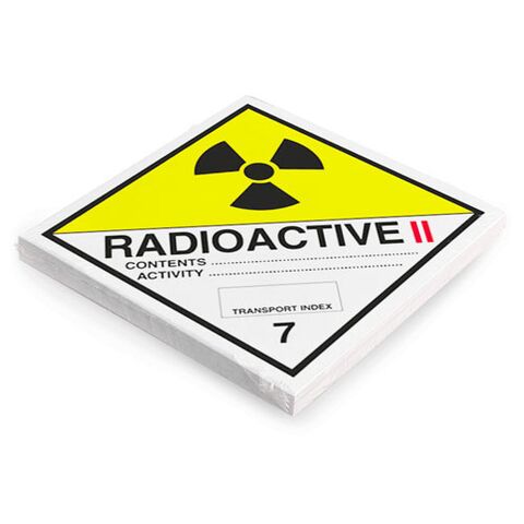 Etikett der Klasse 7 für radioaktive Stoffe - Kategorie 2 mit Text "RADIOACTIVE II". Permanentkleber mit einer Haltbarkeit von 2 Jahren im Innen- und Außenbereich. Kann mindestens 3 Monate im Seewasser verbleiben, IMDG-Code 5.2.2.2.1.7.