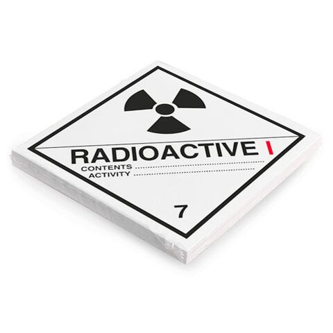 Etikett der Klasse 7 für radioaktive Stoffe - Kategorie 1 weiß mit Text "RADIOACTIVE 1". Permanentkleber mit einer Haltbarkeit von 2 JAhren im Innen- und Außenbereich. Kann mindestens 3 Monate im Seewasser verbleiben, IMDG-Code 5.2.2.2.1.7.