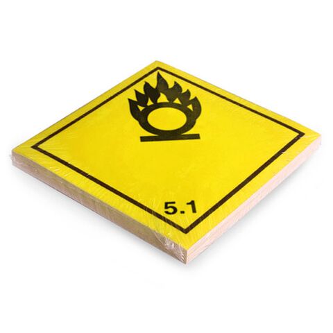 Etikett der Klasse 5, Unterklasse 5.1, für entzündend wirkende Stoffe. Permanentkleber mit einer Haltbarkeit von 5 Jahren im Innen- und Außenbereich. Kann mindestens 3 Monate im Seewasser verbleiben, IMDG-Code 5.2.2.2.1.7.